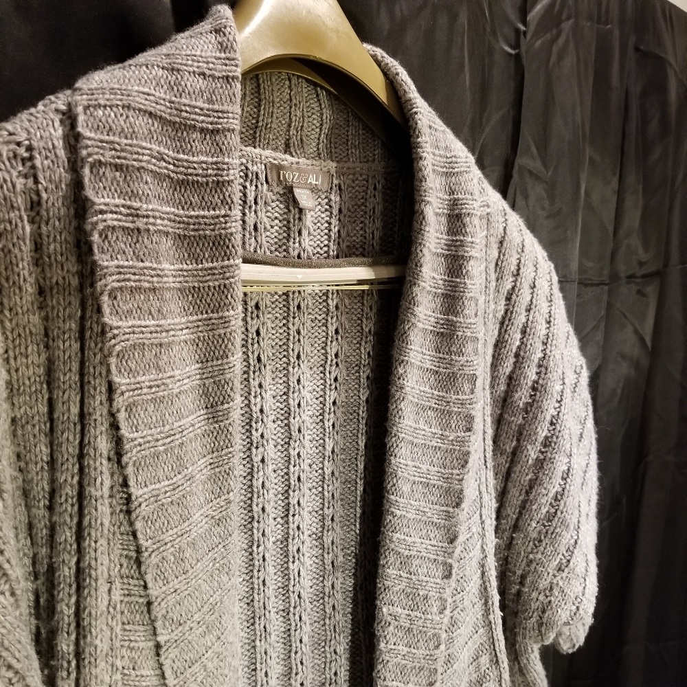 Roz & Ali Hi-low Knit Short Sleeve Sweater - Picture 3 of 7